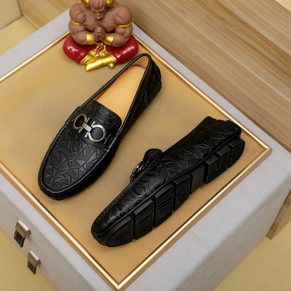 Men's shoes 💰360 🕷🕷【Ferragamo】Ferragamo Popular fashionable casual slip-on shoes🇨🇳Official website counter 1:1 production, original mold opening💯Good quality visible, imported high-end first-layer calfskin, luxurious pigskin lining🌿Very clear texture, high-quality waterproof, non-slip and wear-resistant outsole🎋High quality and low price, truly handmade🍓Color, code number 38-45